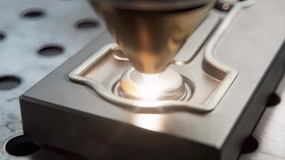 Repair welding on a component with laser by Laserline diode lasers