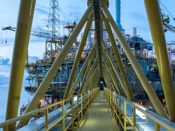 Oil and gas platform on the ocean by Laserline diode lasers